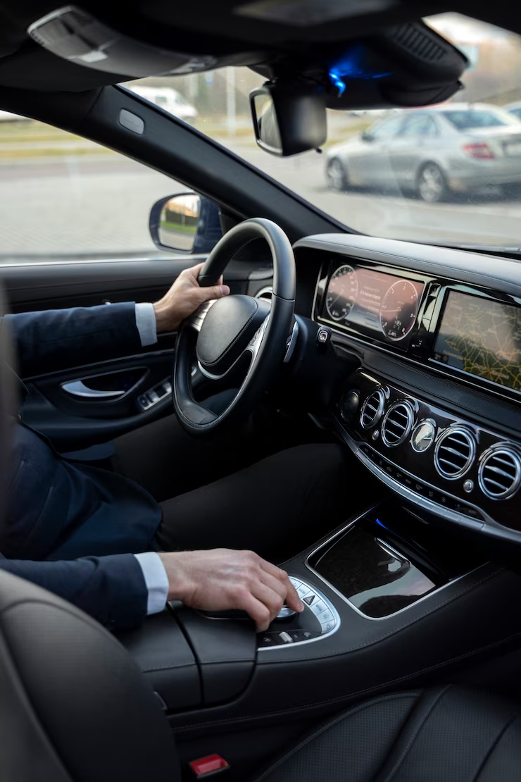 Chauffeur in de taxi